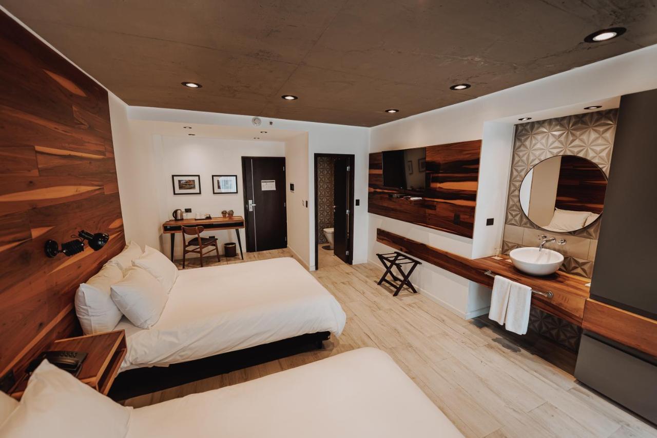 La Urumpta Hotel, Aken Mind
